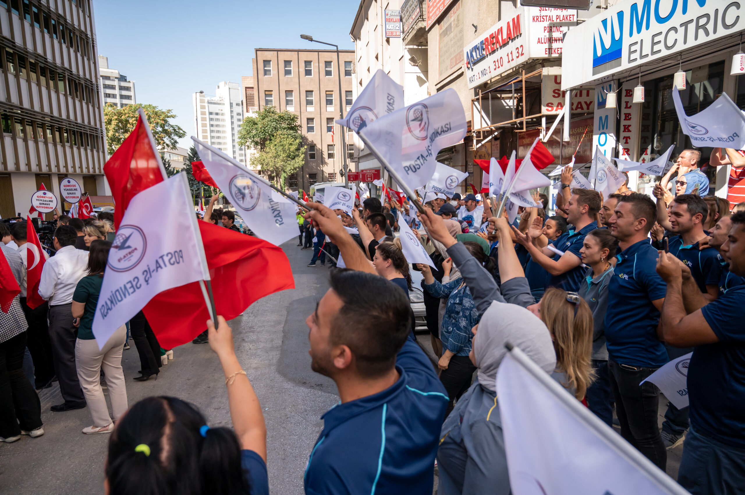 Taşeron Değil, PTT’nin Gerçek Emekçisiyiz! Kadro Hakkımızı Alana Kadar Mücadeleye Devam!